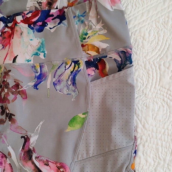 Avia Womens Floral Capri Leggings w/Mesh Panels Side Pockets /Size XL 16-18 - Picture 5 of 9